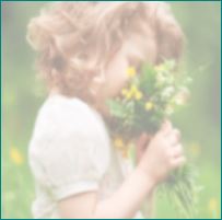 Kind mit Blumen